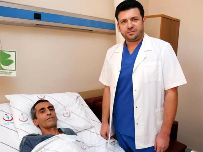 bagirsagindan 10 santimlik tel cikti